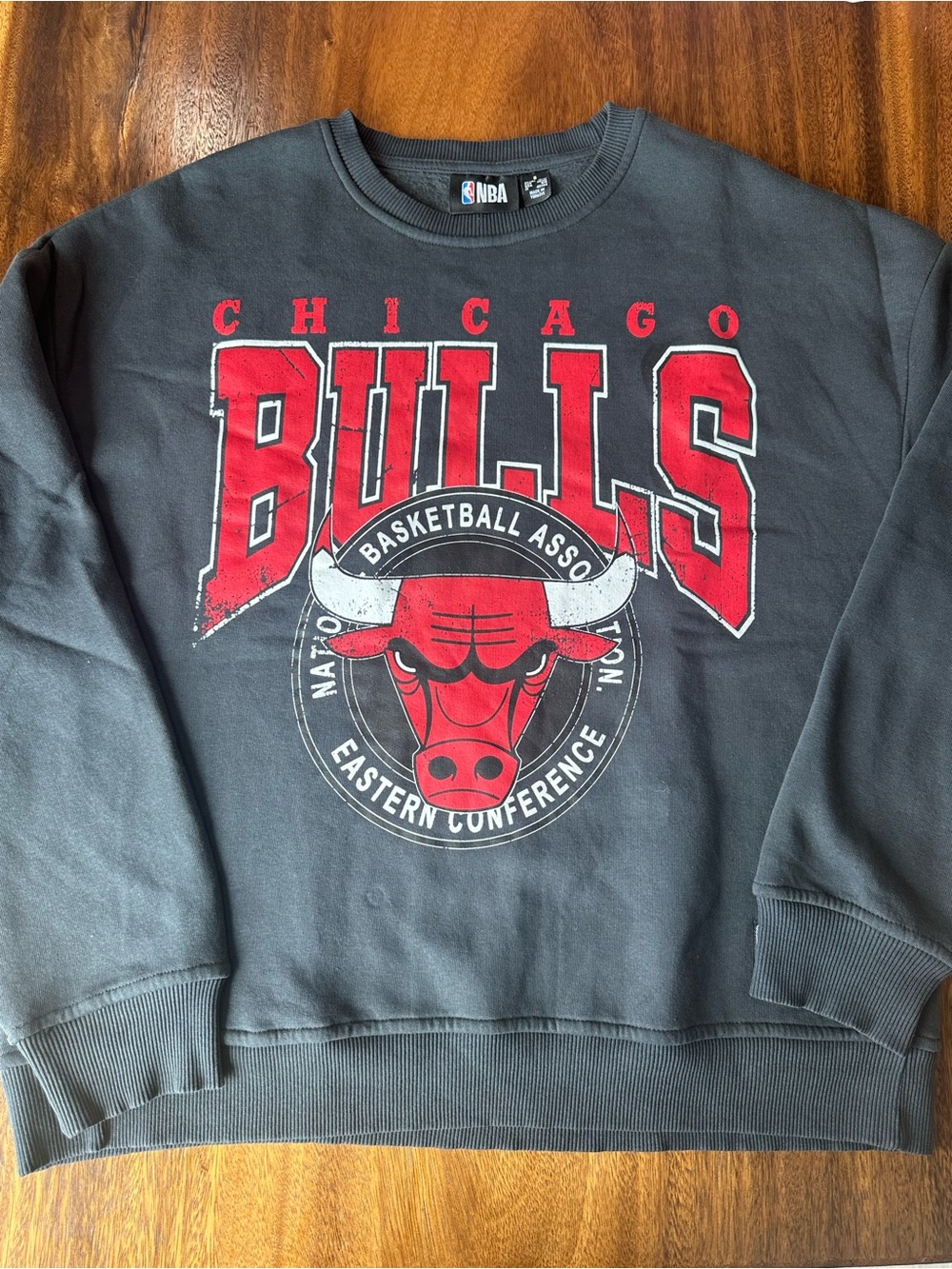 Chicago Bulls Sweatshirt Men’s Small Black NBA Long Sleeve Eastern Conference